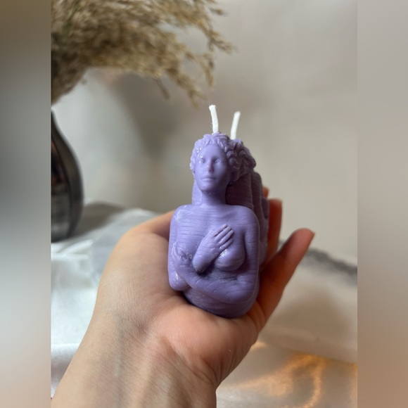 Purple Mermaid Candle - Passionfruit Pineapple - Picture 3 of 4